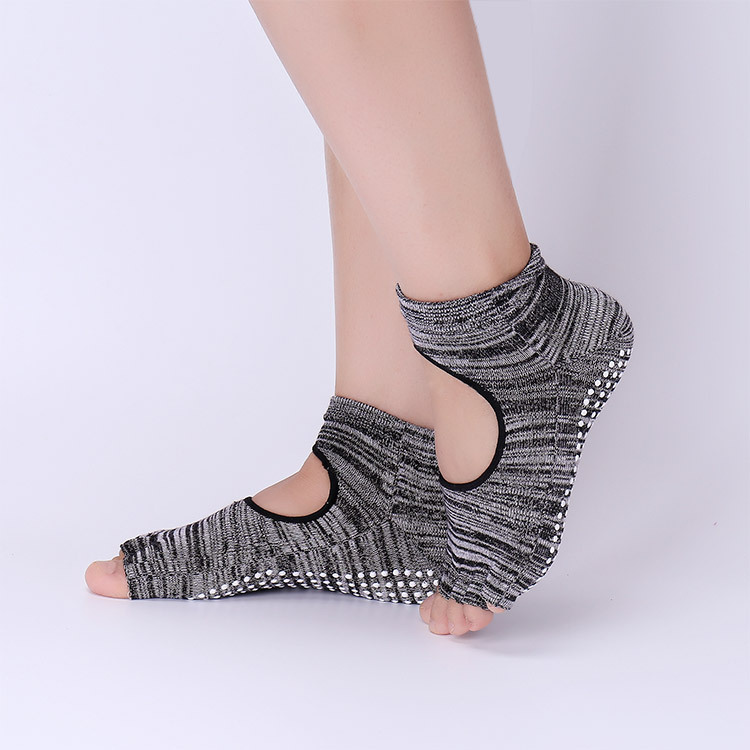 Non-Slip Yoga Socks with Grips - Pilates Yoga And Barre recensione e prezzo