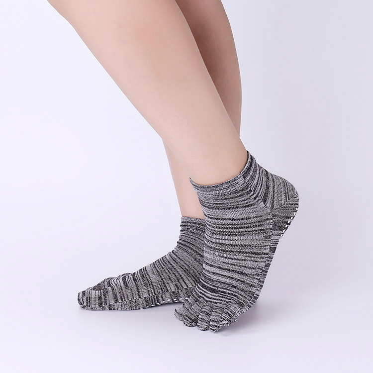 Non-Slip Yoga Socks with Grips - Pilates Yoga And Barre recensione e prezzo